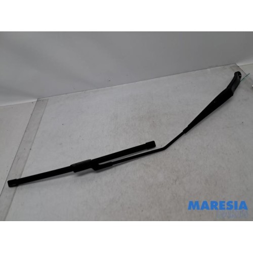 Alfa Romeo - Giulietta - Front wiper arm