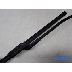 Alfa Romeo - Giulietta - Front wiper arm
