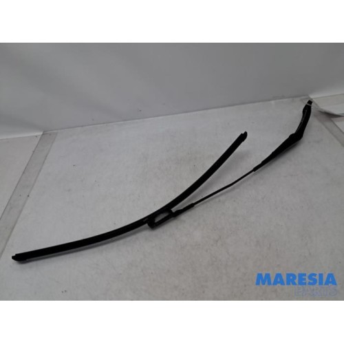Alfa Romeo - Giulietta - Front wiper arm