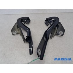 Citroen - C4 Picasso - Bonnet Hinge