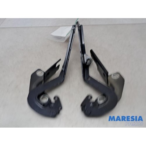 Citroen - C4 Picasso - Bonnet Hinge