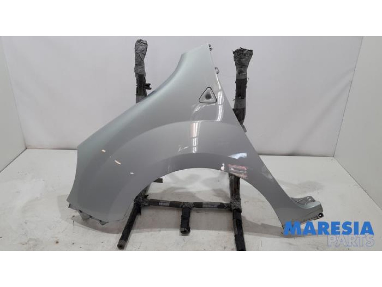 Renault - Kangoo - Front wing, left
