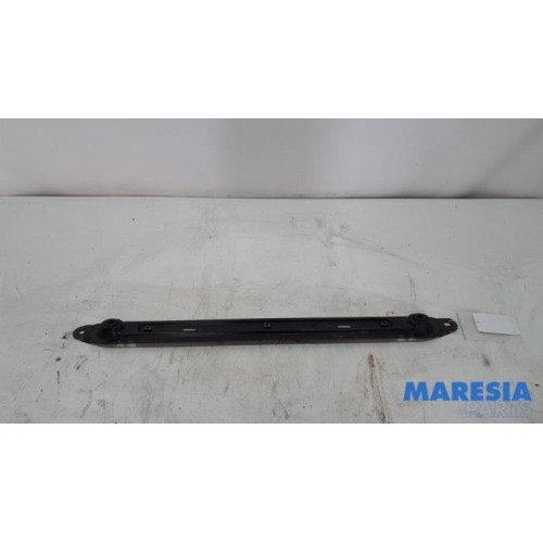 Citroen - Berlingo - Radiator bar