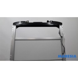 Peugeot - 2008 - Sliding headliner mechanism