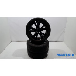 Peugeot - 2008 - Sportvelgenset + banden