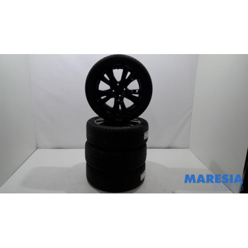 Peugeot - 2008 - Sportvelgenset + banden