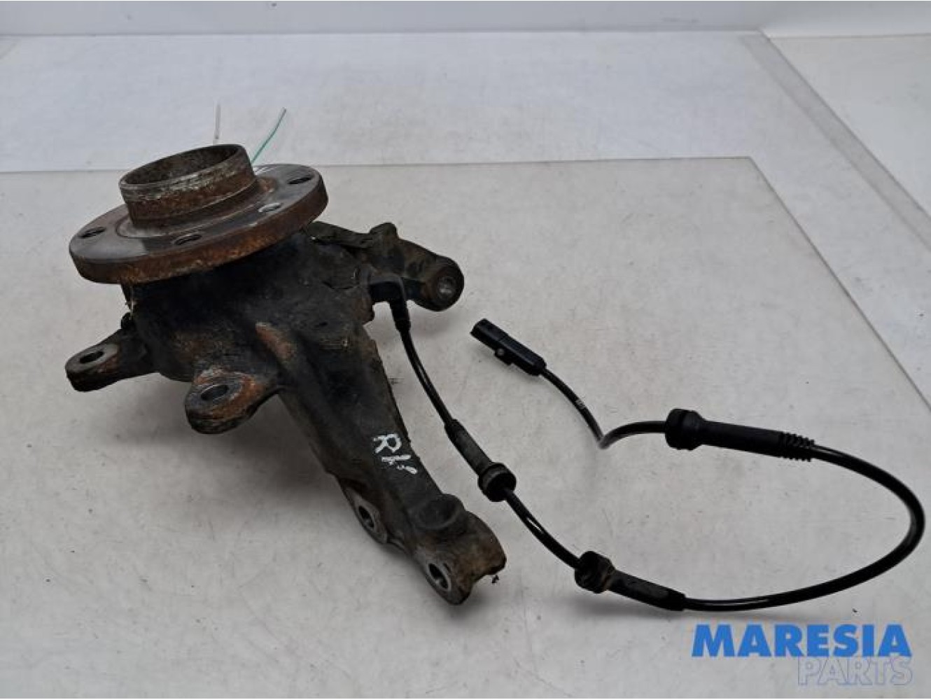 Renault - Clio - Knuckle, front right