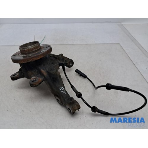 Renault - Clio - Knuckle, front right