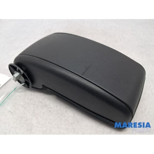 Alfa Romeo - Giulietta - Armrest