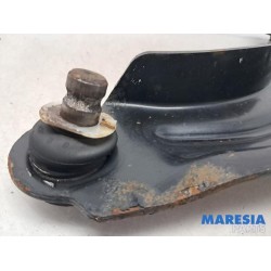 Renault - Clio - Front lower wishbone, right