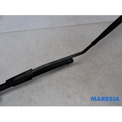 Renault - Clio - Front wiper arm