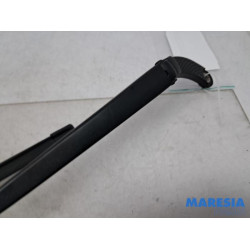 Renault - Clio - Front wiper arm