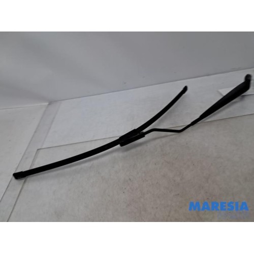Renault - Clio - Front wiper arm