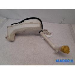 Renault - Clio - Front windscreen washer reservoir