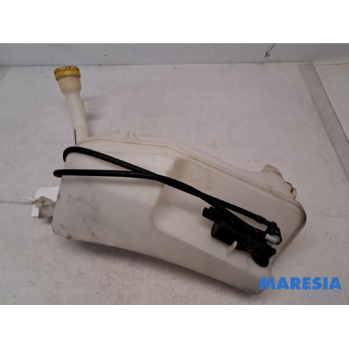 Renault - Clio - Front windscreen washer reservoir