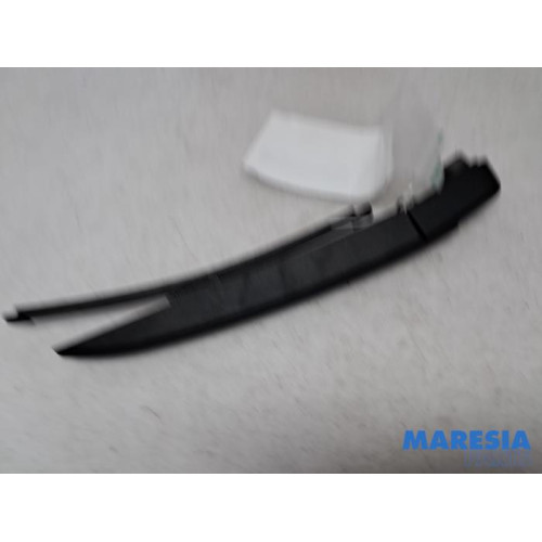 Renault - Clio - Rear wiper arm
