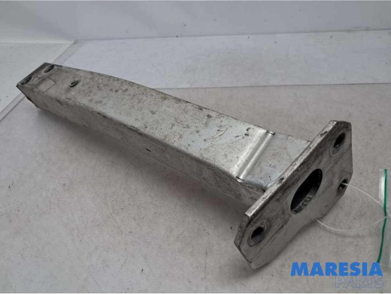 Alfa Romeo - Giulietta - Front wishbone support, right