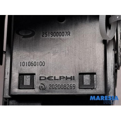 Renault - Clio - AIH headlight switch