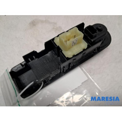 Renault - Clio - Multi-functional window switch
