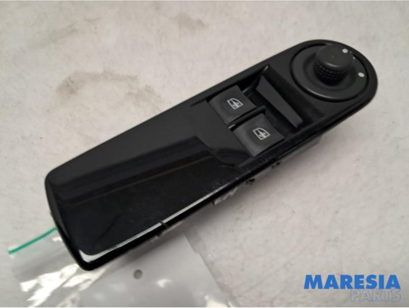 Renault - Clio - Multi-functional window switch