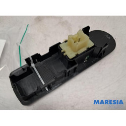 Renault - Clio - Electric window switch