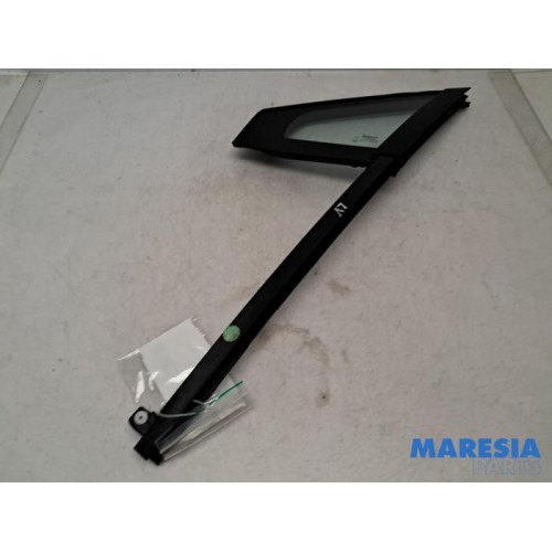 Renault - Clio - Quarter light, front left