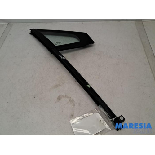 Renault - Clio - Quarter light, front right