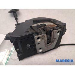 Renault - Clio - Rear door mechanism 4-door, right