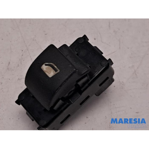 Peugeot - 207 - Electric window switch