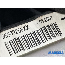 Peugeot - 207 - Front seatbelt, left