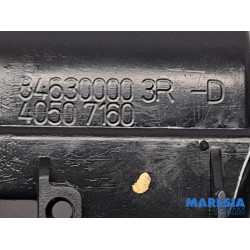 Renault - Clio - Tailgate lock mechanism