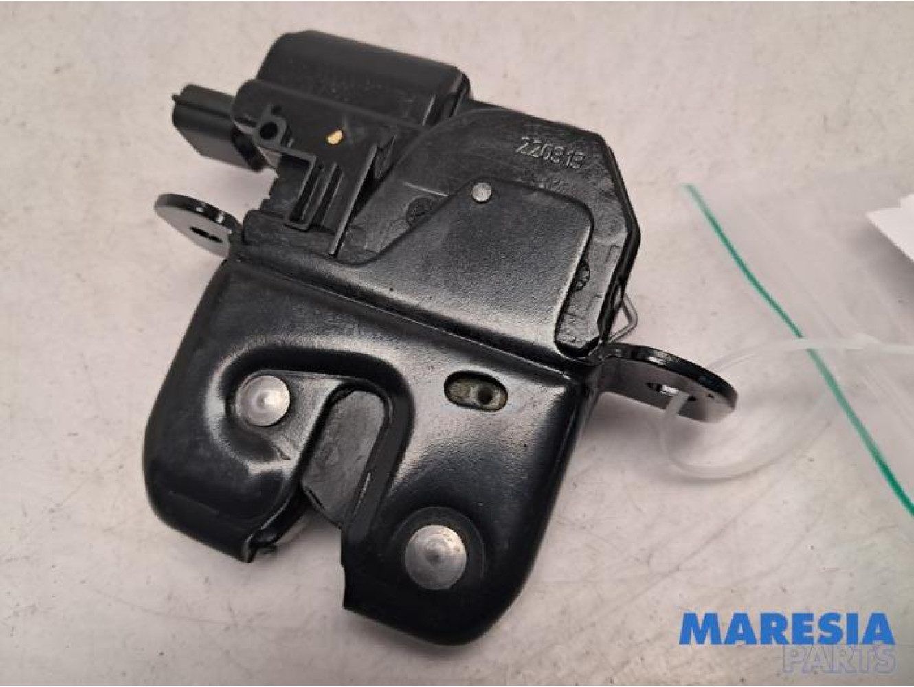 Renault - Clio - Tailgate lock mechanism