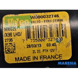 Renault - Clio - Front wiper motor