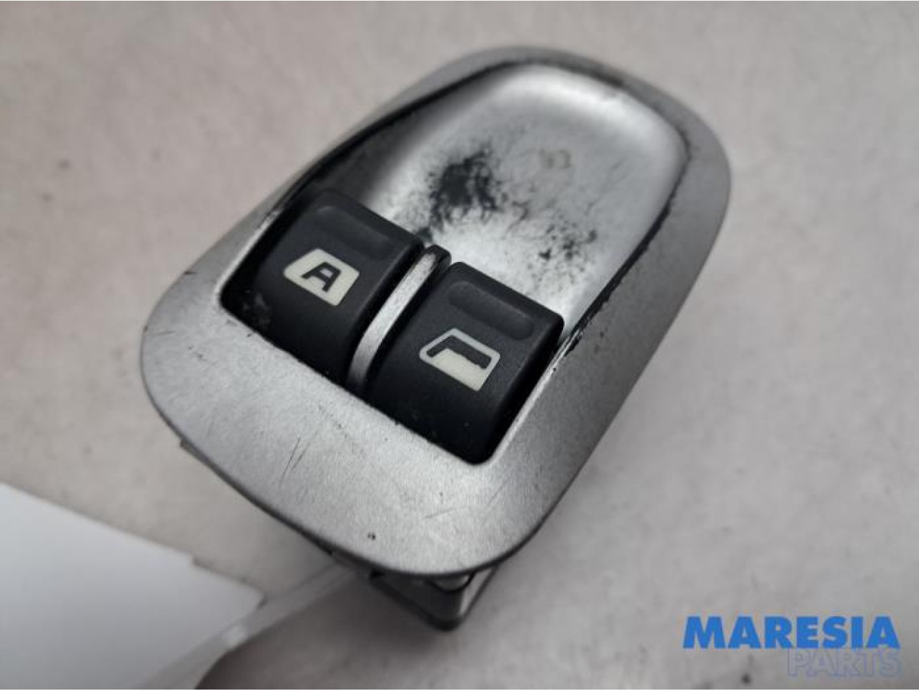 Peugeot - 206 PLUS - Electric window switch
