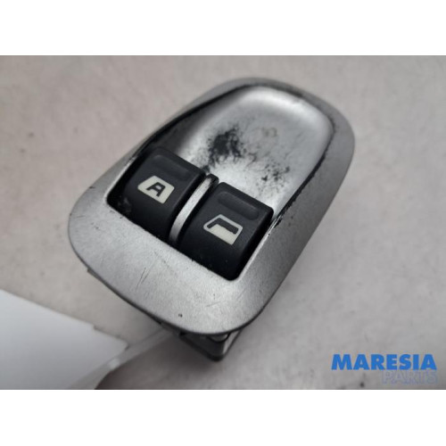 Peugeot - 206 PLUS - Electric window switch