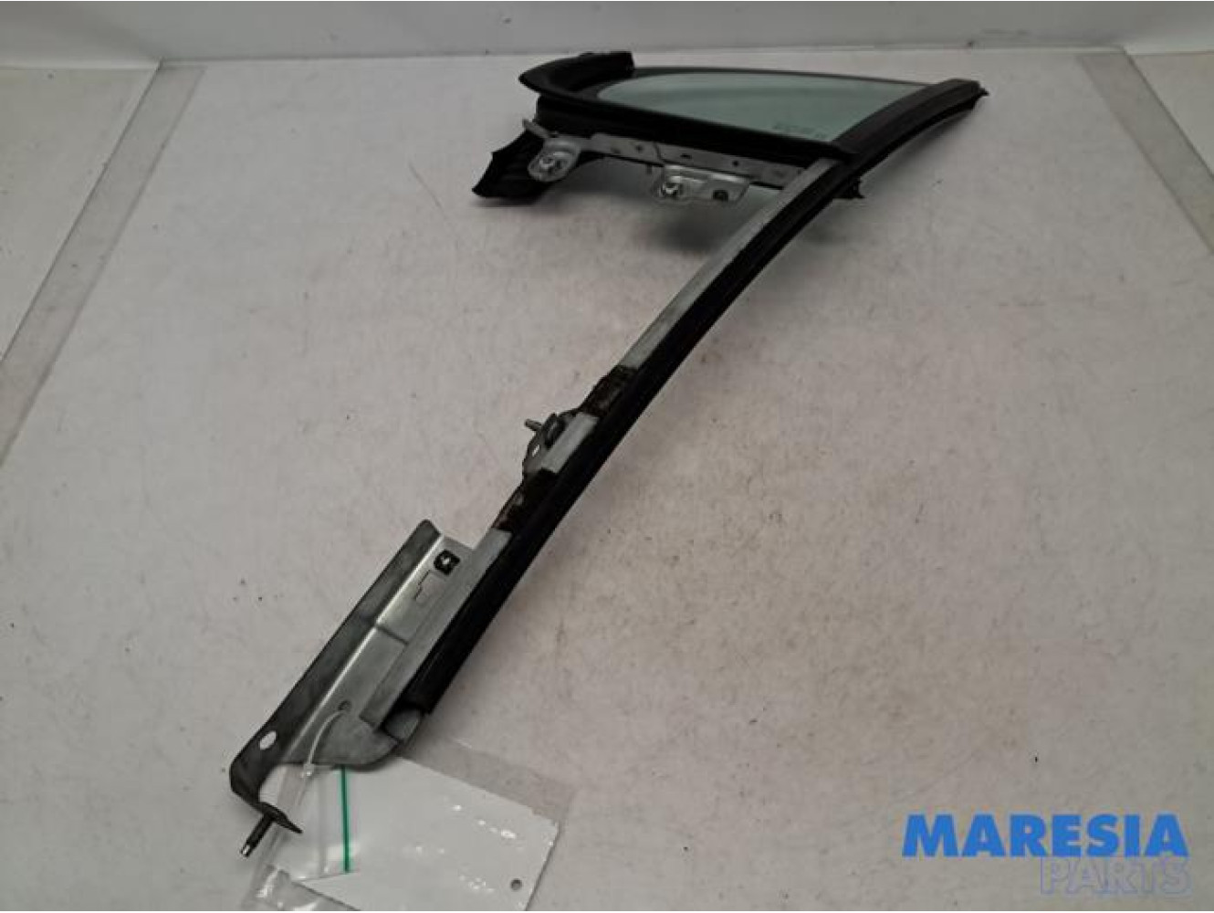 Peugeot - 207 - Quarter light, front left