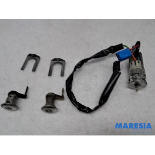 Peugeot - 206 PLUS - Set of locks