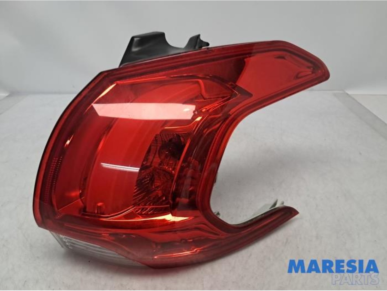 Peugeot - 2008 - Taillight, right