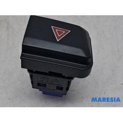 Peugeot - 2008 - Panic lighting switch