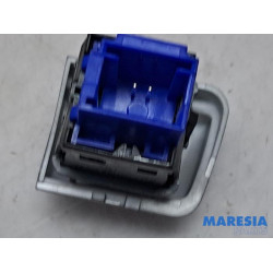 Peugeot - 2008 - Panic lighting switch
