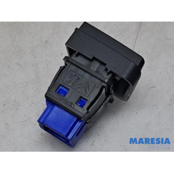 Peugeot - 2008 - Panic lighting switch