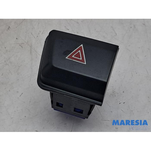 Peugeot - 2008 - Panic lighting switch