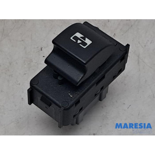 Peugeot - 2008 - Sunroof switch