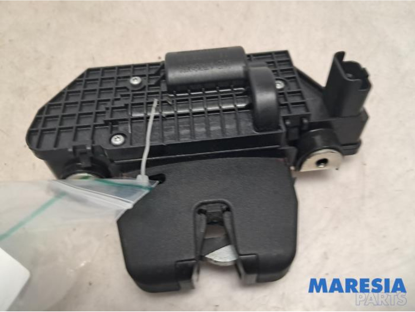 Peugeot - 2008 - Tailgate lock mechanism
