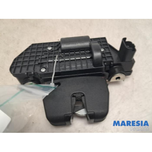 Peugeot - 2008 - Tailgate lock mechanism