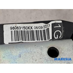 Peugeot - 2008 - Front seatbelt, left
