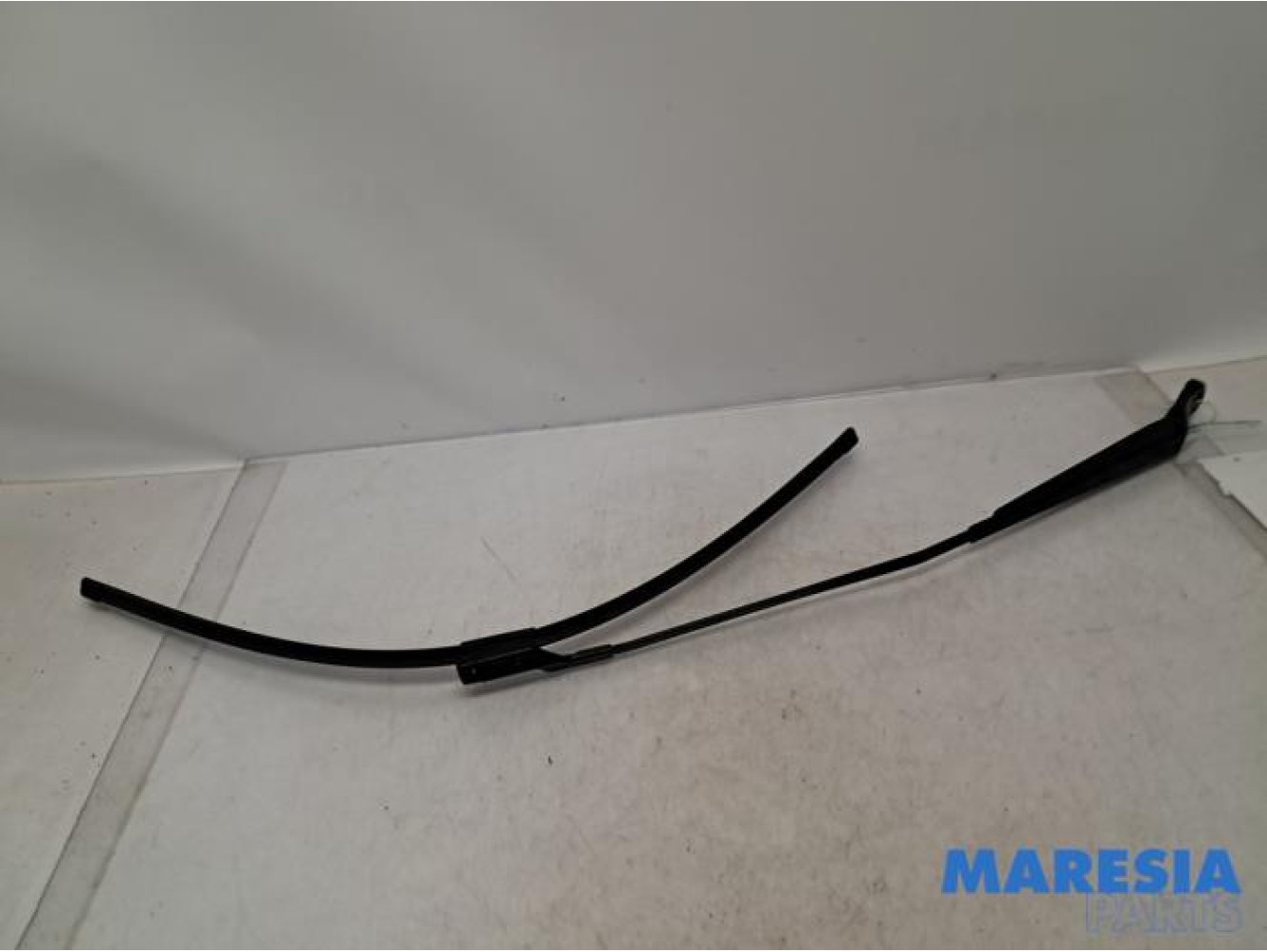 Peugeot - 3008 - Front wiper arm