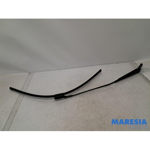Peugeot - 3008 - Front wiper arm