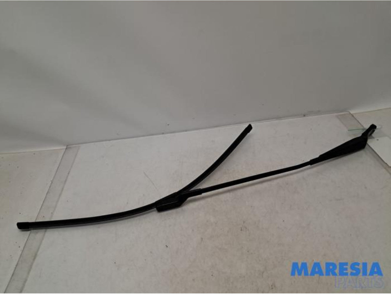 Peugeot - 3008 - Front wiper arm