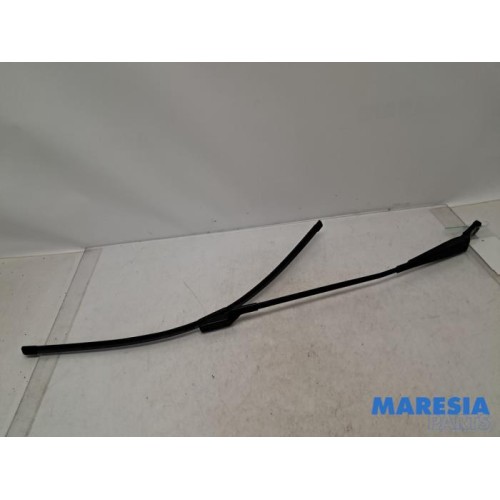 Peugeot - 3008 - Front wiper arm